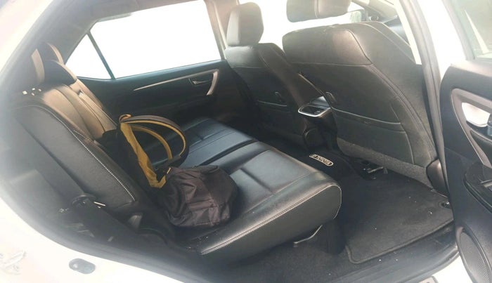 2023 Toyota Fortuner 4X2 AT 2.7 PETROL, Petrol, Automatic, 5,096 km, interior