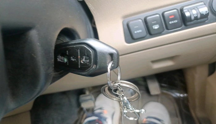 2017 Mahindra TUV300 T8, Diesel, Manual, 44,033 km, interior