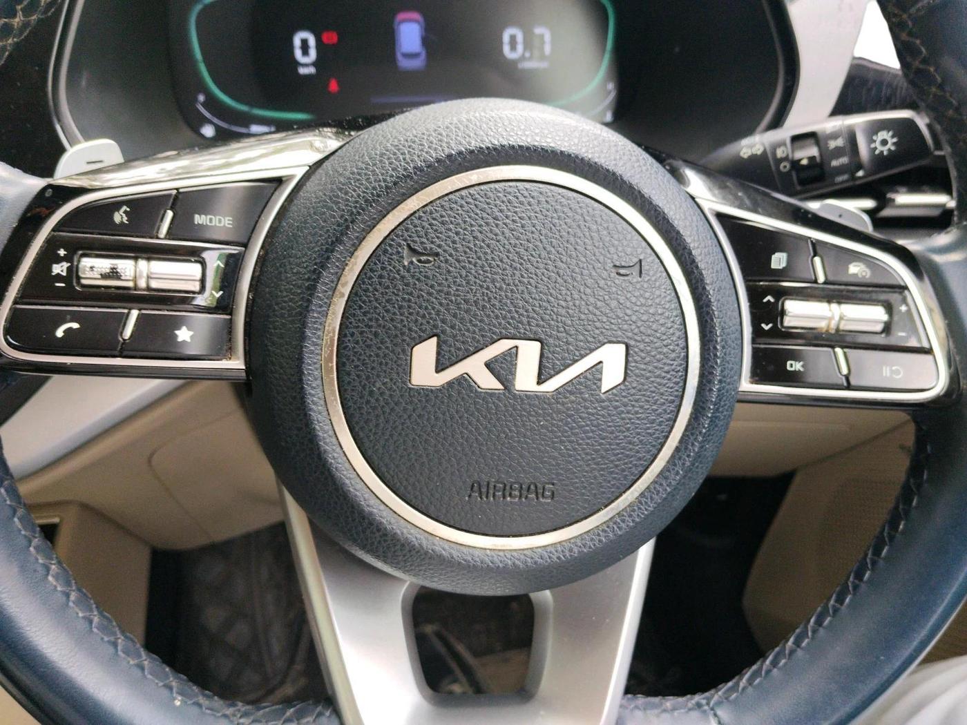 2022 KIA CARENS LUXURY PLUS 1.5 DIESEL AT 7 STR, Diesel, Automatic, 65,772 km, interior