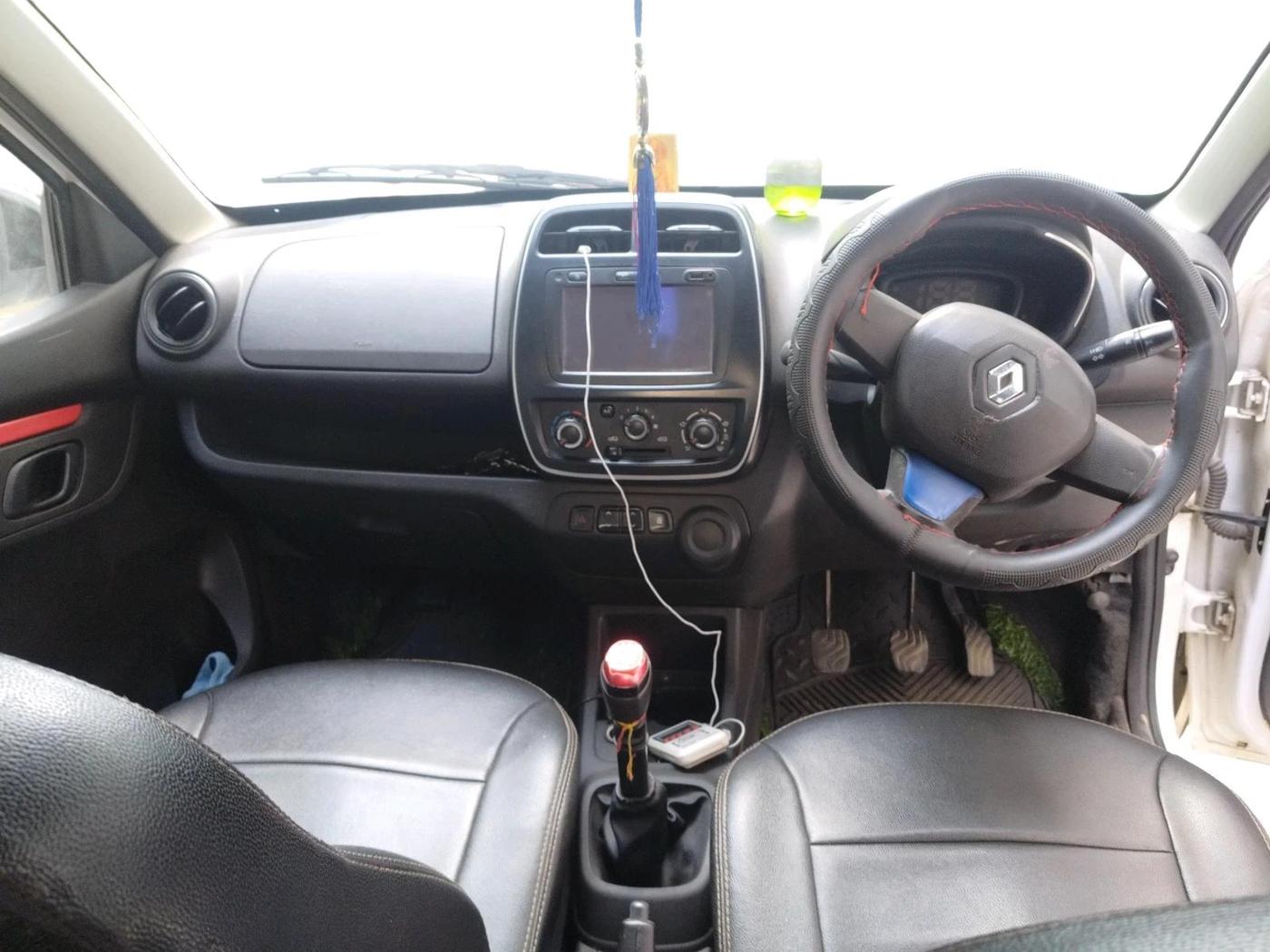 2018 Renault Kwid RXT 1.0, Petrol, Manual, 1,03,337 km, interior