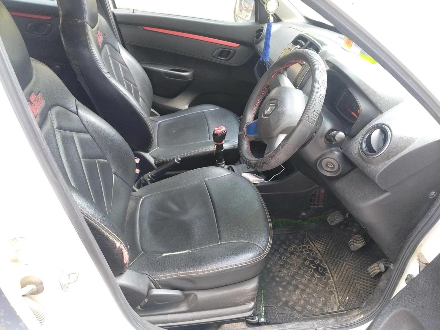2018 Renault Kwid RXT 1.0, Petrol, Manual, 1,03,337 km, interior