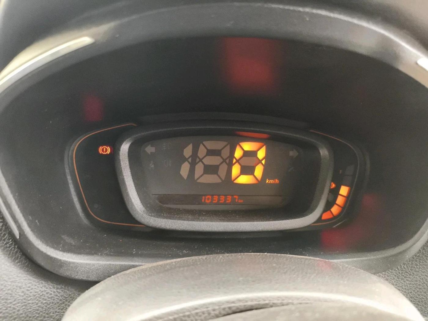2018 Renault Kwid RXT 1.0, Petrol, Manual, 1,03,337 km, interior