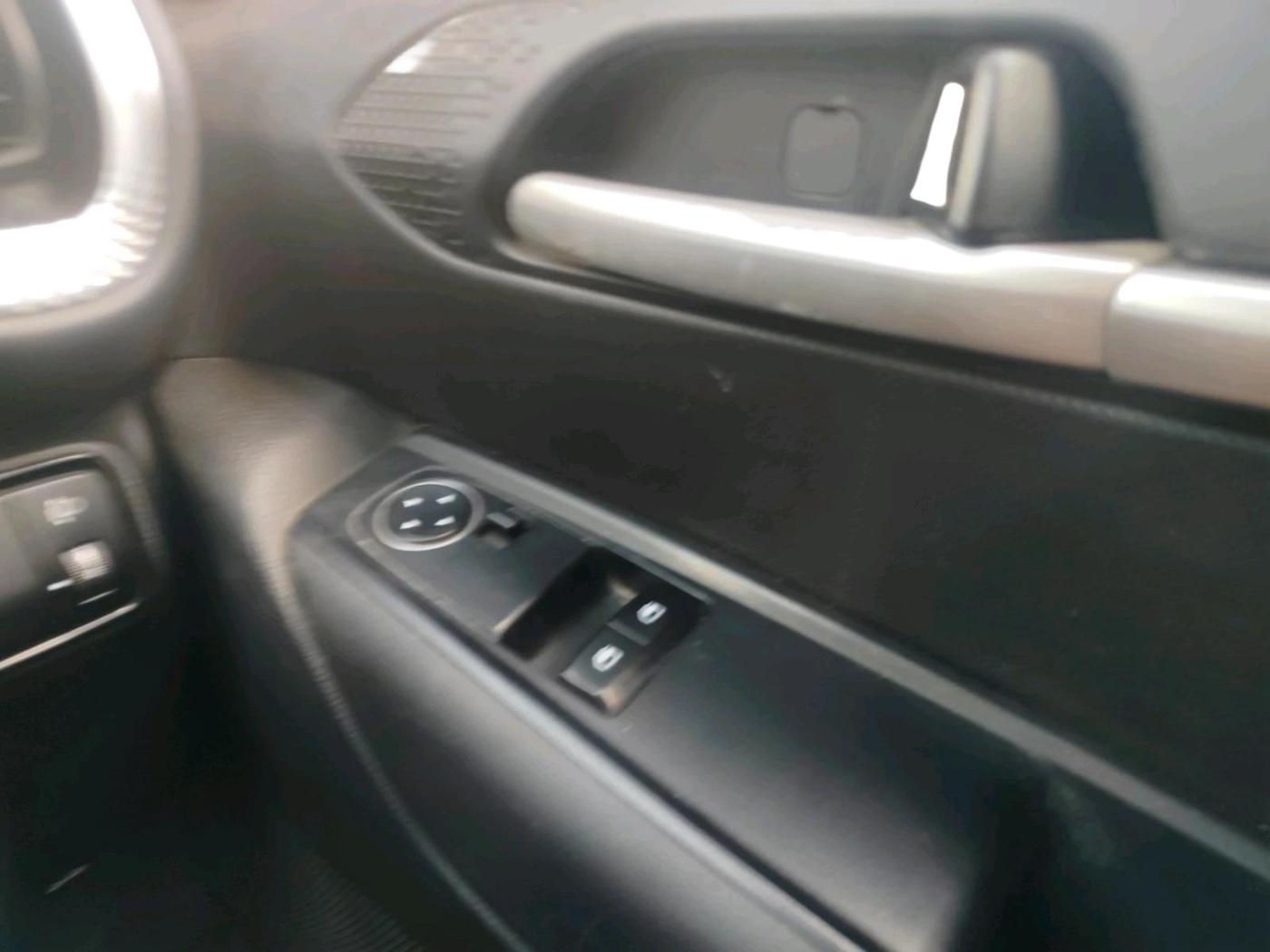 2022 KIA SONET HTE 1.2, Petrol, Manual, 35,616 km, interior