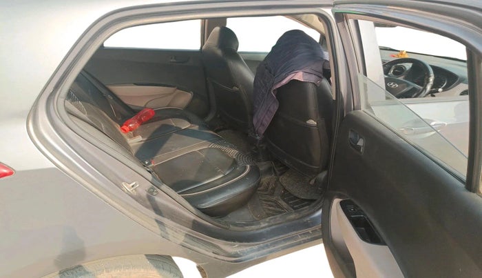 2015 Hyundai Grand i10 MAGNA 1.1 CRDI, Diesel, Manual, 1,20,551 km, interior