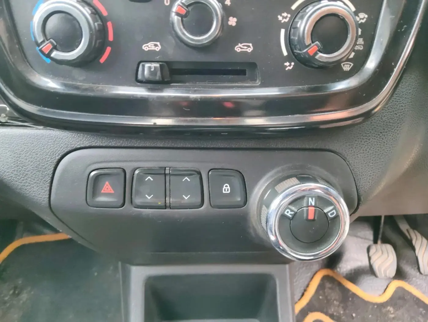 2018 Renault Kwid RXT 1.0 AMT (O), Petrol, Automatic, 37,481 km, interior