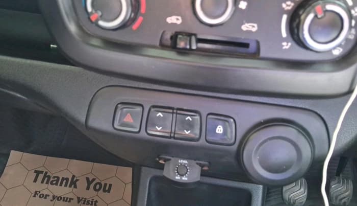 2017 Renault Kwid RXT 1.0 (O), Petrol, Manual, 43,285 km, interior