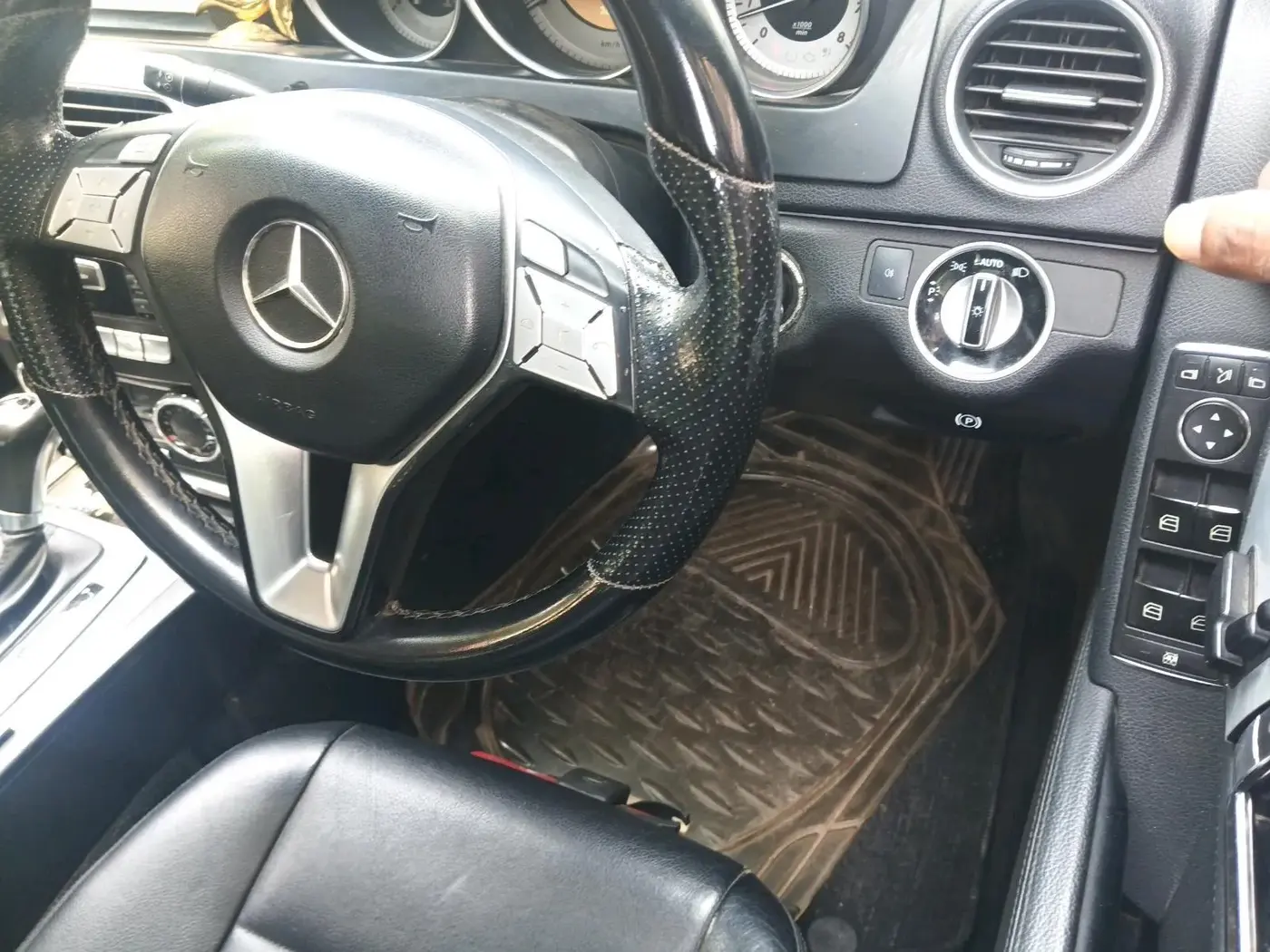 2011 Mercedes Benz C Class C 200 CGI ELEGANCE, Petrol, Automatic, 1,42,427 km, interior