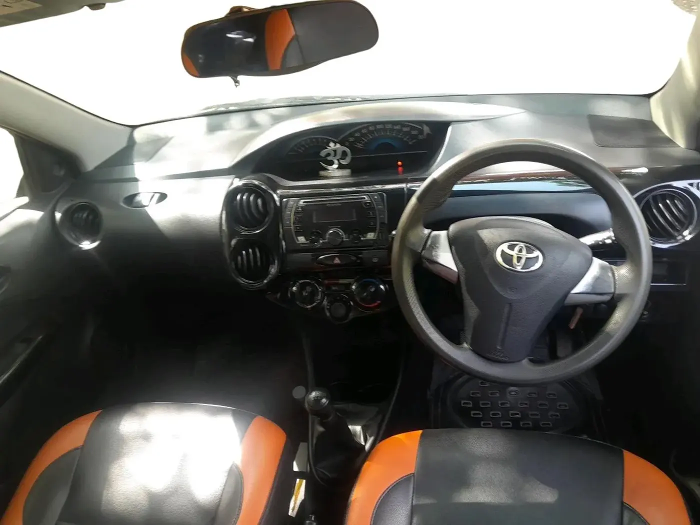 2016 Toyota Etios CROSS 1.2 G, Petrol, Manual, 1,38,395 km, interior