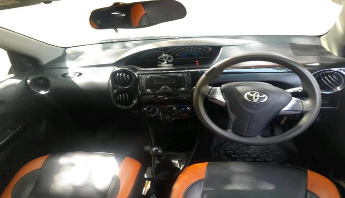 2016 Toyota Etios CROSS 1.2 G, Petrol, Manual, 1,38,395 km, interior