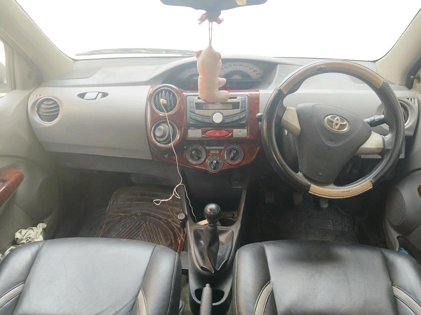 2011 Toyota Etios Liva V, Petrol, Manual, 37,023 km, interior