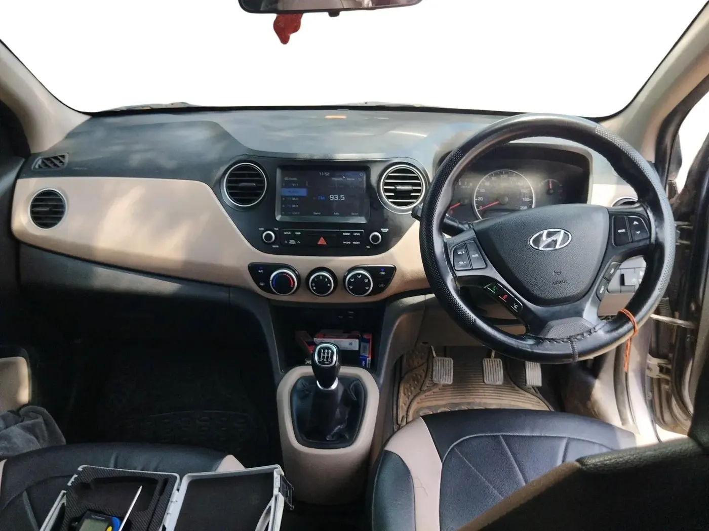 2017 Hyundai Grand i10 SPORTZ (O) 1.2 KAPPA VTVT, CNG, Manual, 73,801 km, interior
