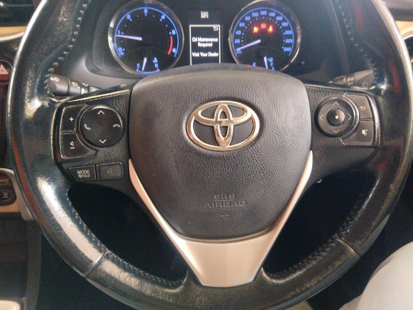 2017 Toyota Corolla Altis G DIESEL, Diesel, Manual, 2,10,494 km, interior