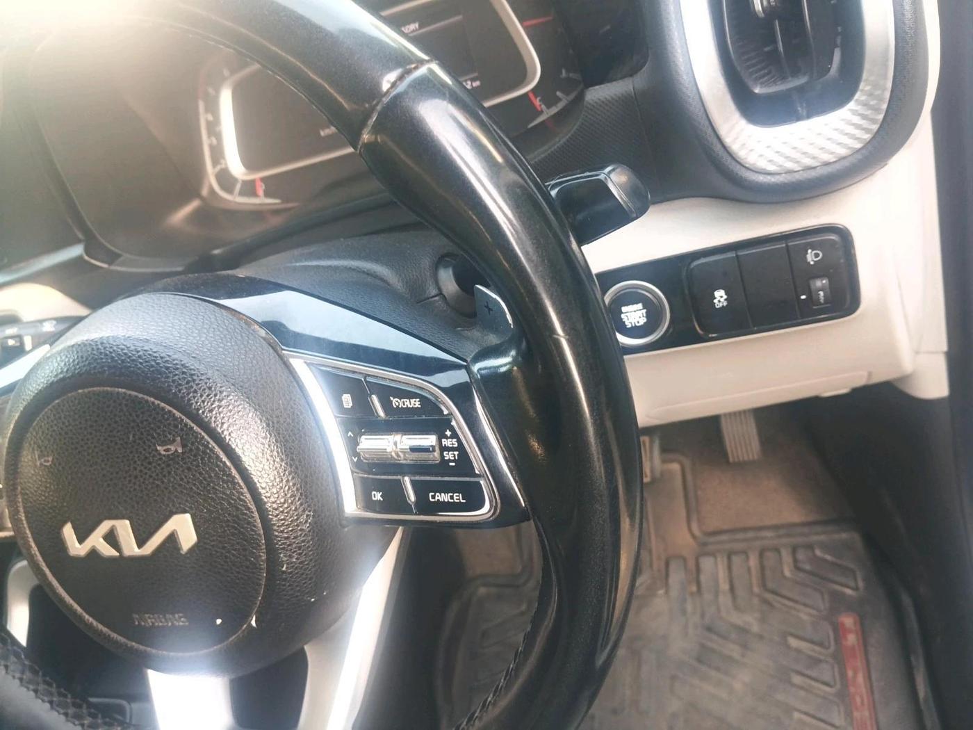 2022 KIA SONET HTX 1.5 AT, Diesel, Automatic, 83,752 km, interior