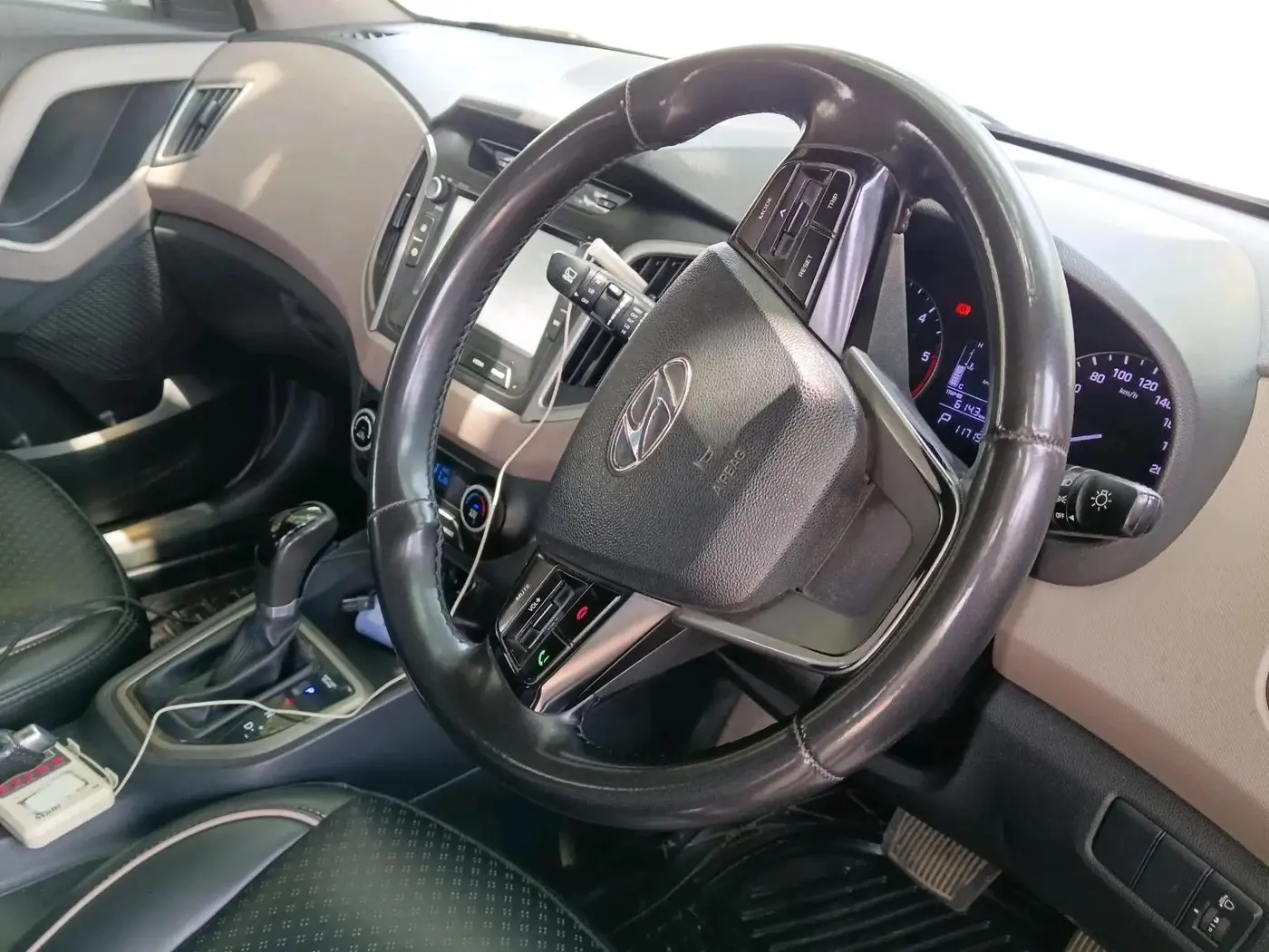 2017 Hyundai Creta SX PLUS AT 1.6 DIESEL, Diesel, Automatic, 1,17,158 km, interior