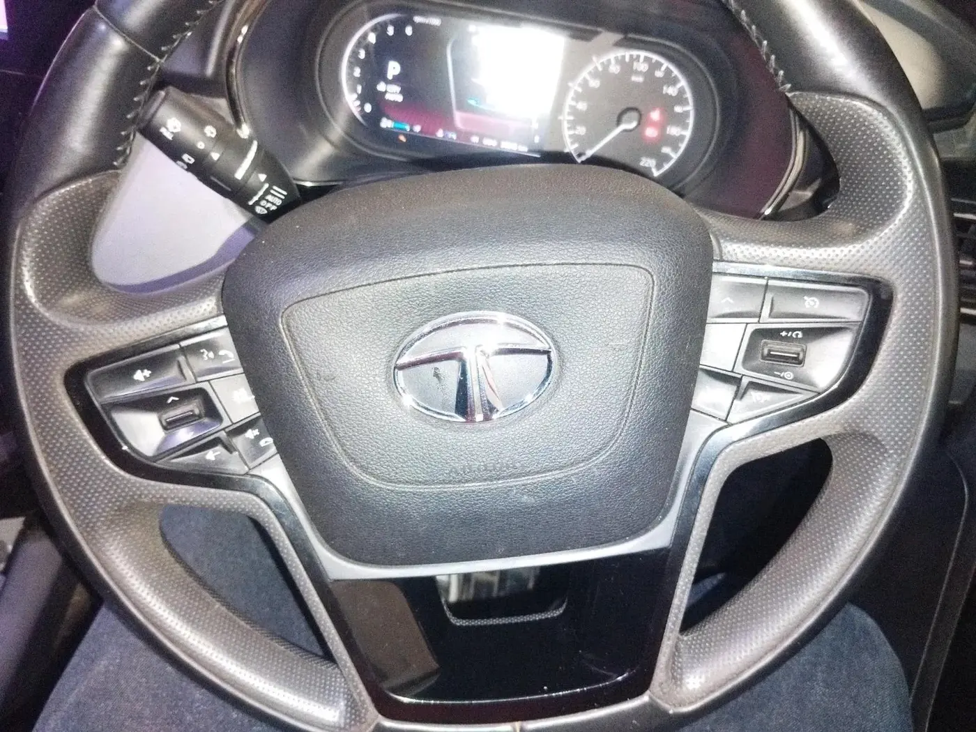 2022 Tata Harrier XZA 2.0L DARK EDITION, Diesel, Automatic, 30,815 km, interior