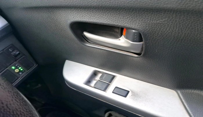 2012 Maruti Wagon R 1.0 LXI CNG, CNG, Manual, 1,02,044 km, interior