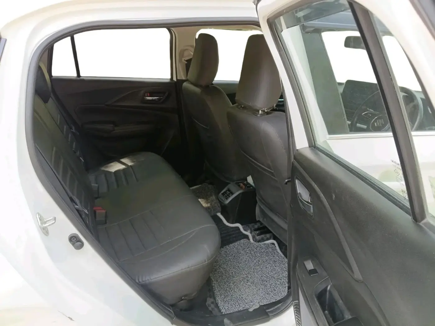 2025 Maruti Swift ZXi, Petrol, Manual, 16,965 km, interior