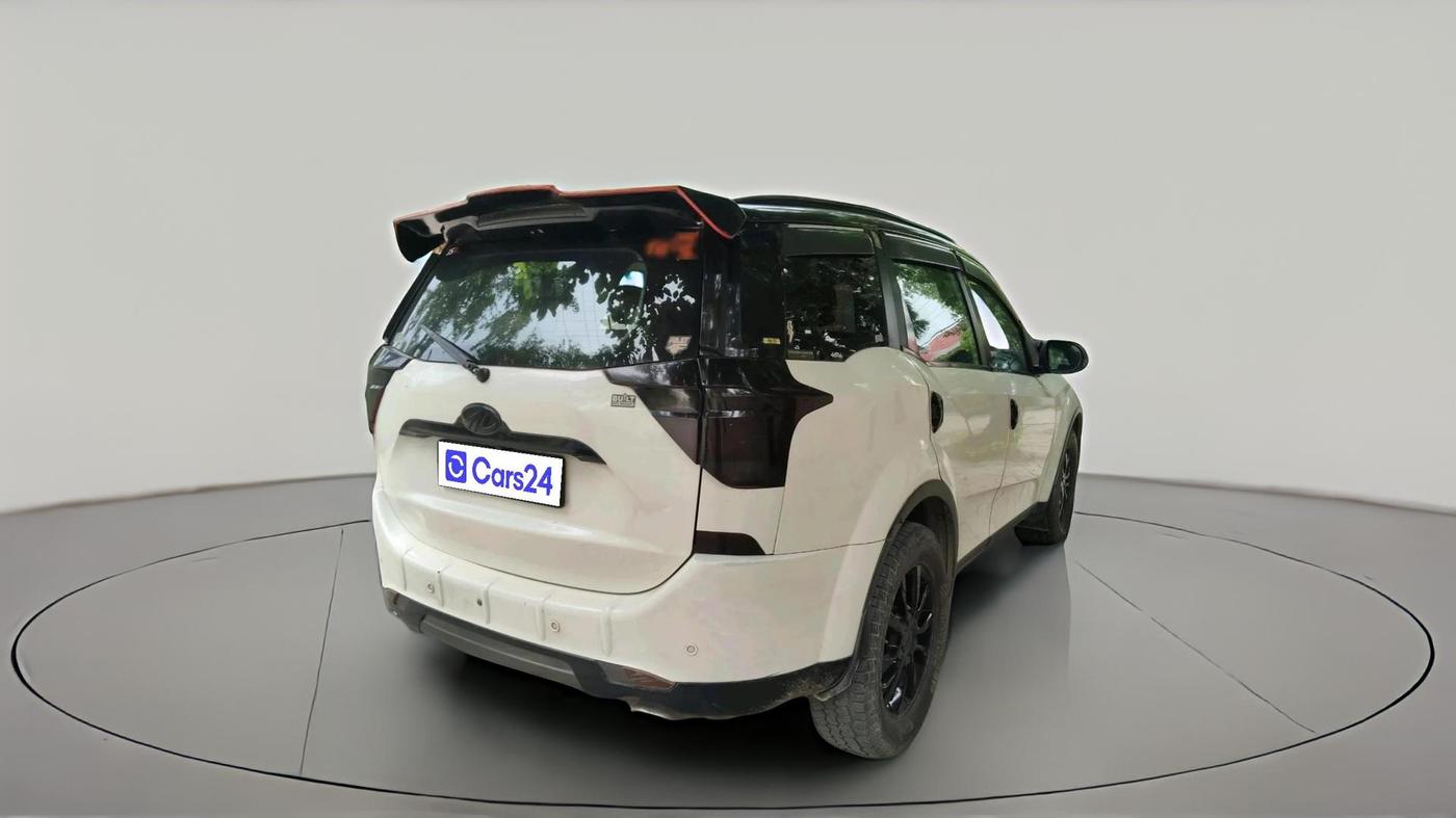 2021 Mahindra XUV500 W7, Diesel, Manual, 99,588 km, exterior