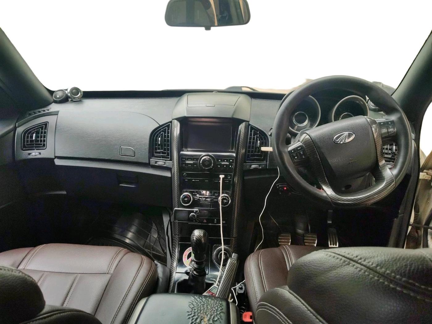 2021 Mahindra XUV500 W7, Diesel, Manual, 99,588 km, interior