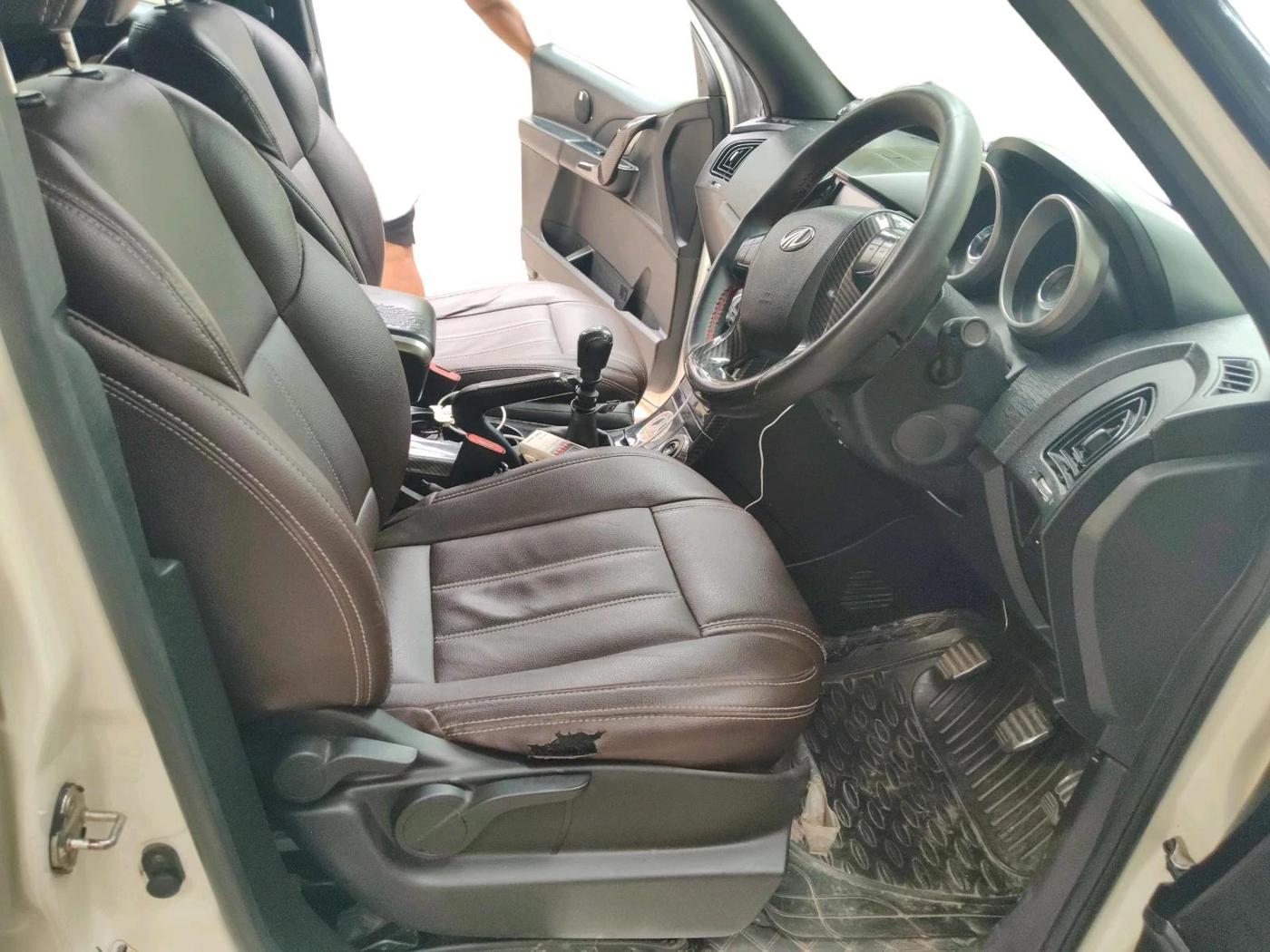 2021 Mahindra XUV500 W7, Diesel, Manual, 99,588 km, interior