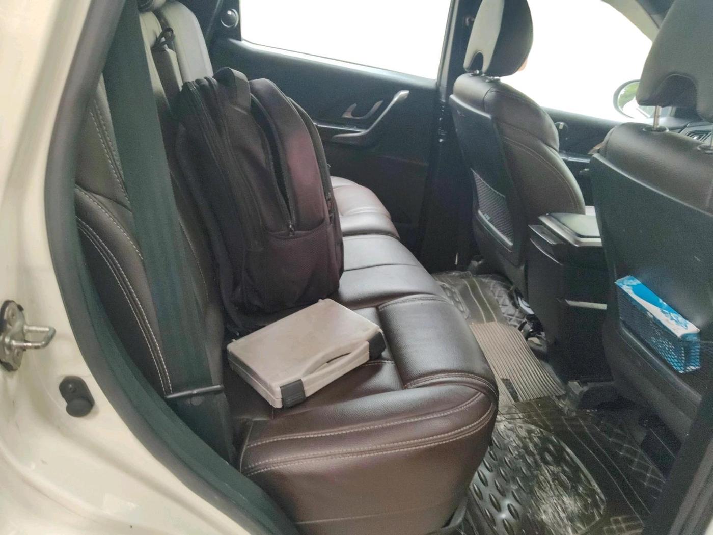 2021 Mahindra XUV500 W7, Diesel, Manual, 99,588 km, interior