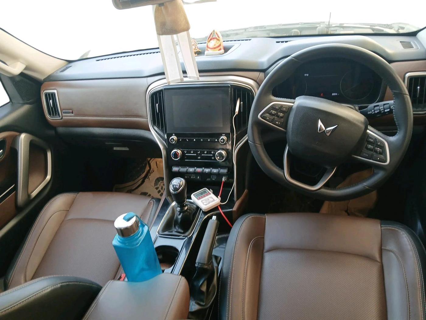 2024 Mahindra SCORPIO-N Z8 Select Petrol MT, Petrol, Manual, 20,014 km, interior