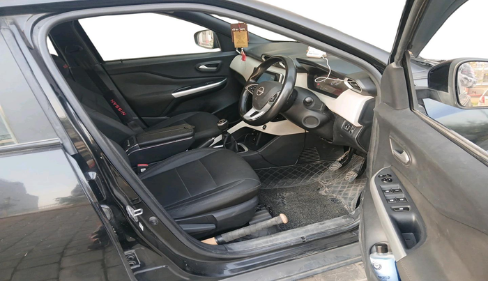 2022 Nissan MAGNITE XV MT, CNG, Manual, 52,724 km, interior