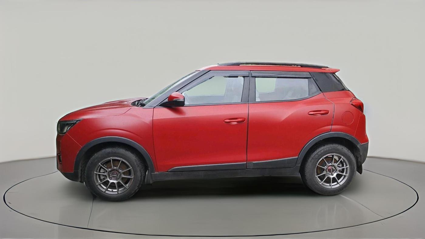 2023 Mahindra XUV300 W8 (O) 1.5 DIESEL AMT, Diesel, Automatic, 64,533 km, exterior