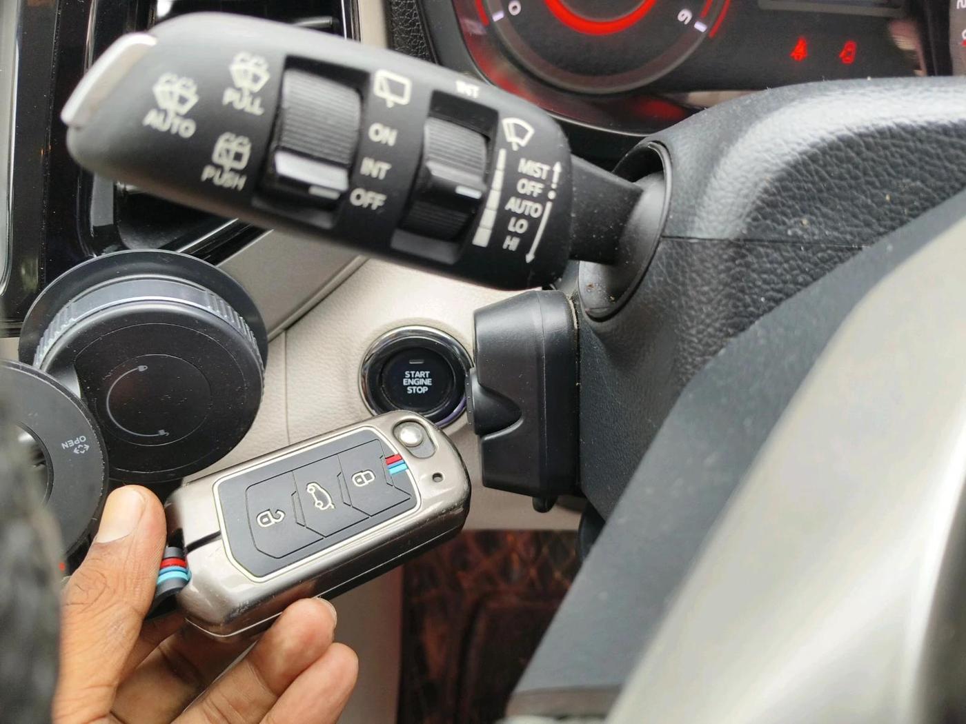 2023 Mahindra XUV300 W8 (O) 1.5 DIESEL AMT, Diesel, Automatic, 64,533 km, interior