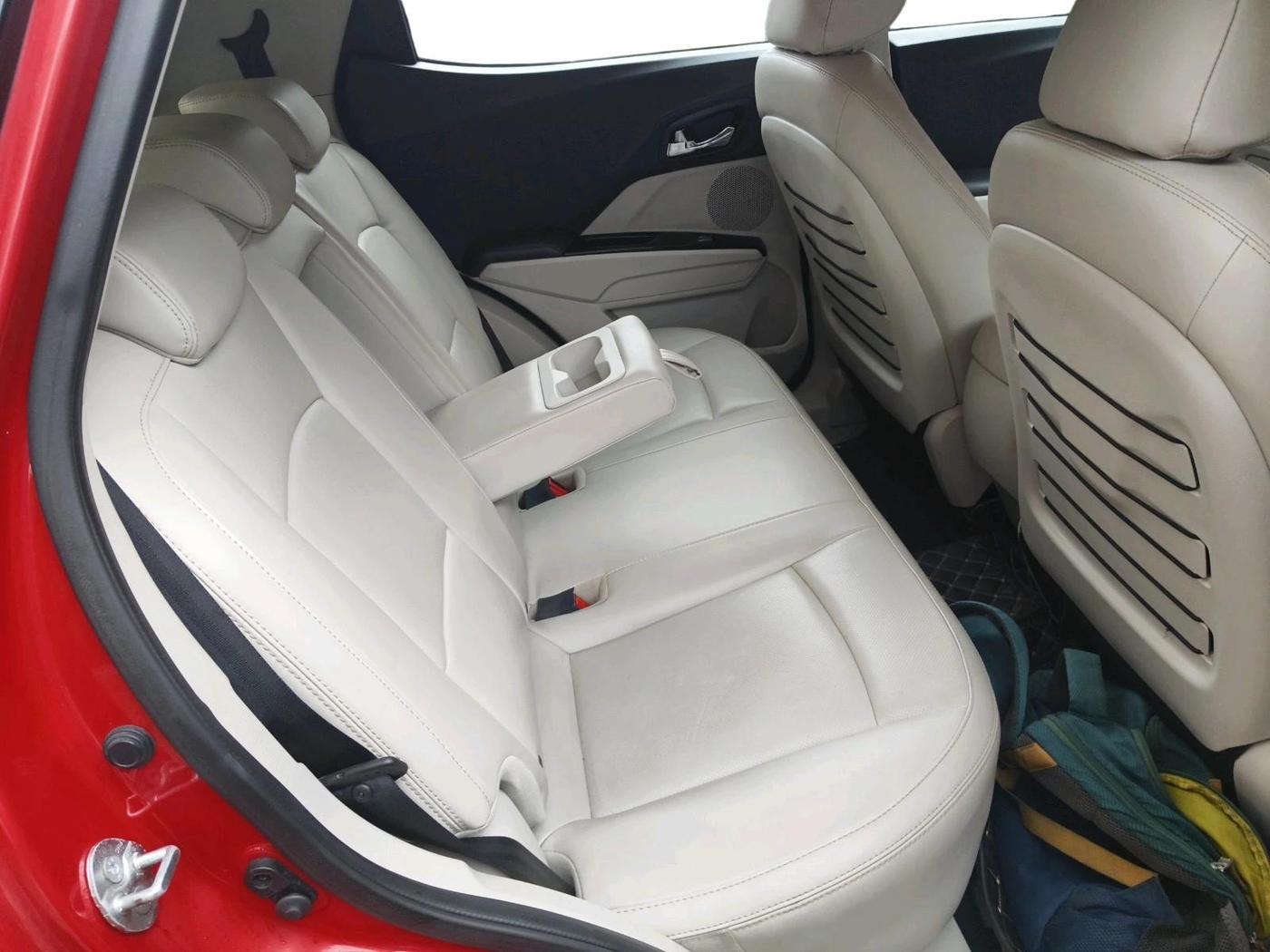 2023 Mahindra XUV300 W8 (O) 1.5 DIESEL AMT, Diesel, Automatic, 64,533 km, interior