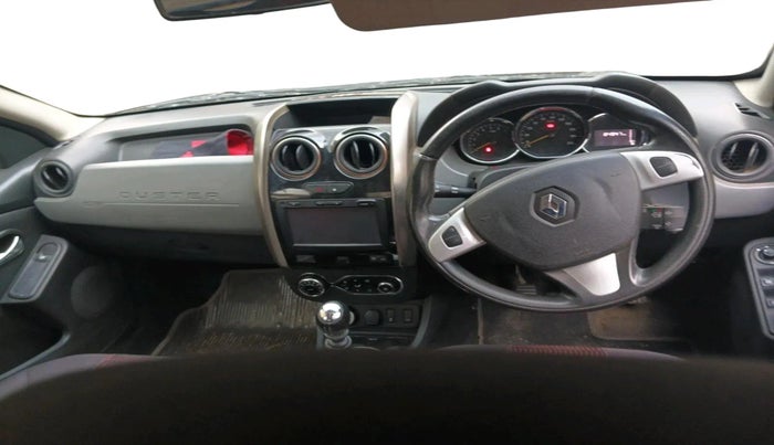 2017 Renault Duster 110 PS RXZ 4X4 MT DIESEL, Diesel, Manual, 84,947 km, interior