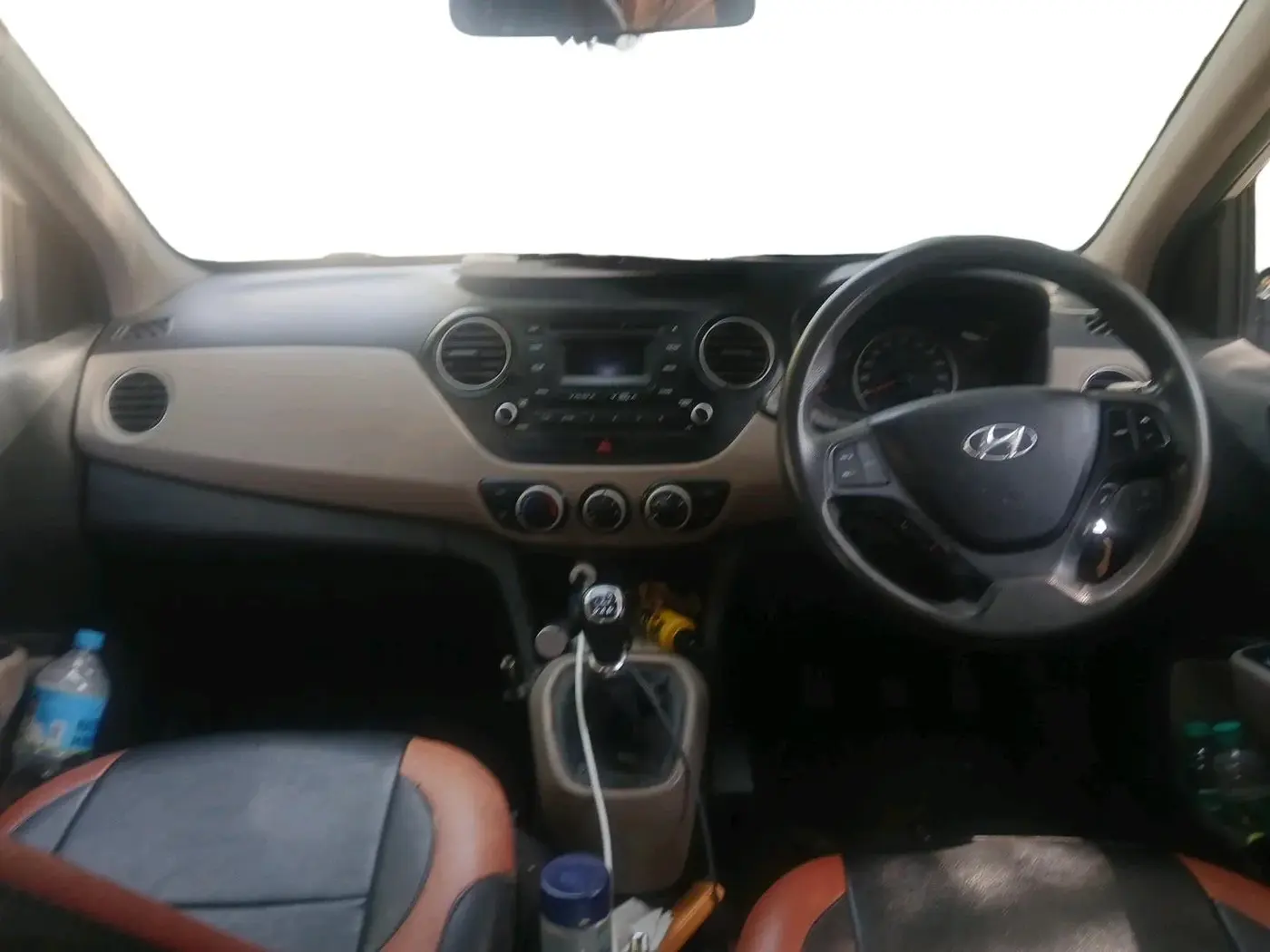 2015 Hyundai Grand i10 SPORTZ 1.2 KAPPA VTVT, CNG, Manual, 1,65,292 km, interior