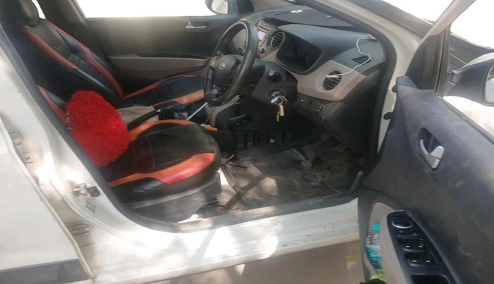 2015 Hyundai Grand i10 SPORTZ 1.2 KAPPA VTVT, CNG, Manual, 1,65,292 km, interior