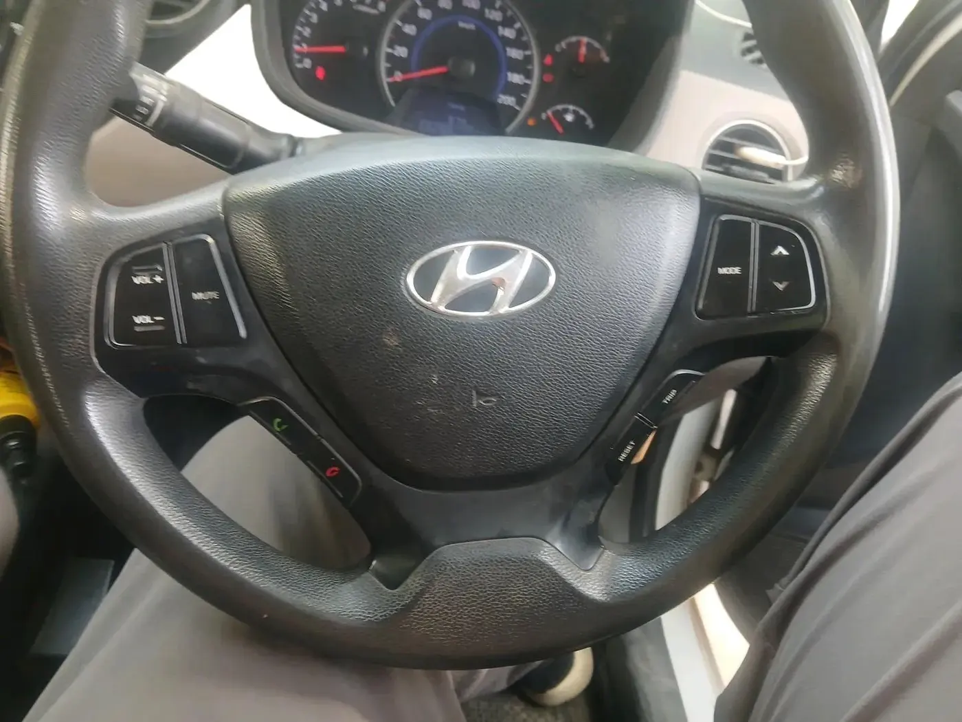 2015 Hyundai Grand i10 SPORTZ 1.2 KAPPA VTVT, CNG, Manual, 1,65,292 km, interior