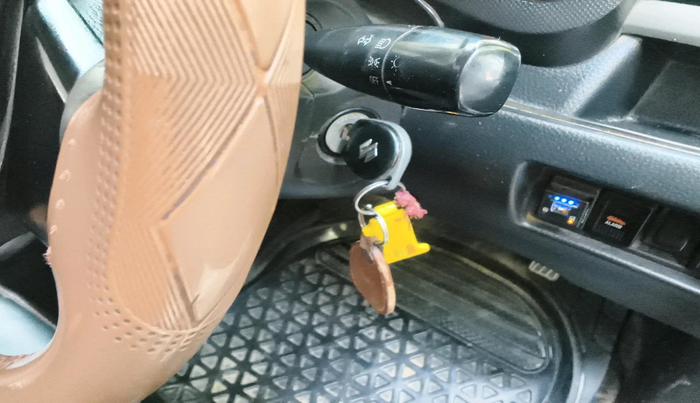 2017 Maruti Swift LXI (O), CNG, Manual, 89,841 km, interior