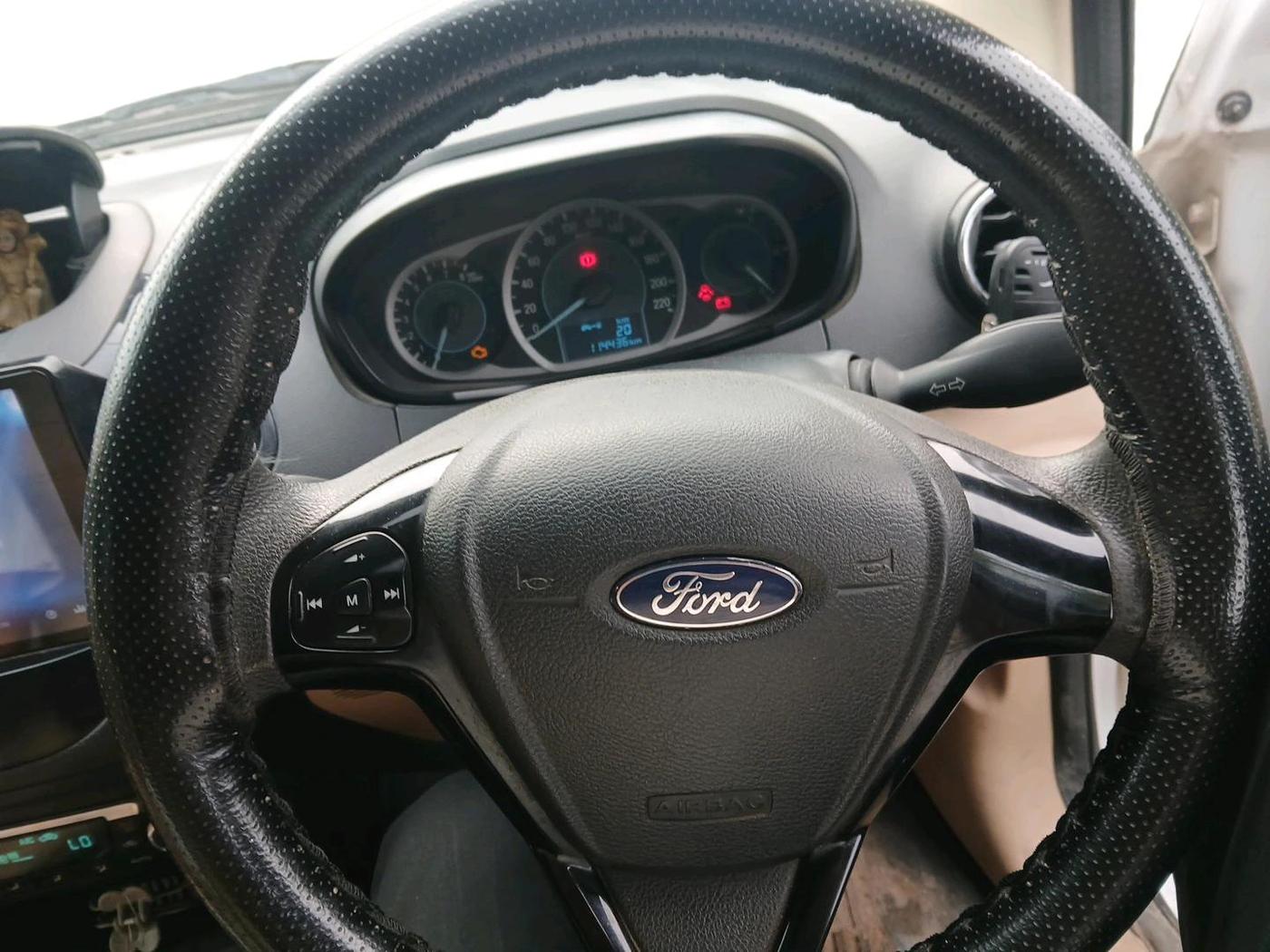 2015 Ford Figo Aspire TITANIUM 1.2 PETROL, Petrol, Manual, 1,14,436 km, interior