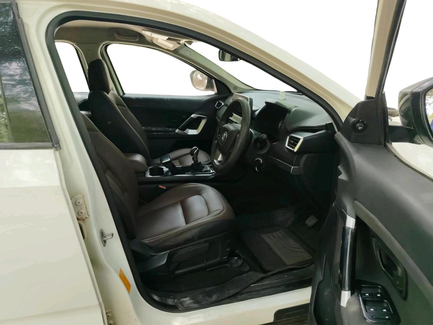 2019 Tata Harrier XM 2.0L KRYOTEC, Diesel, Manual, 1,12,934 km, interior