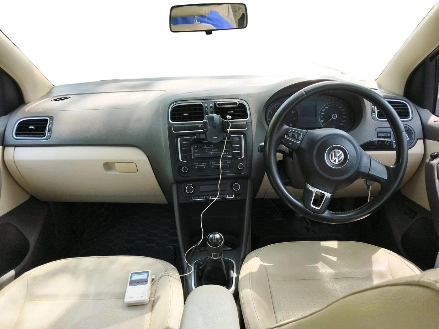 2013 Volkswagen Vento HIGHLINE 1.6 MPI, Petrol, Manual, 93,404 km, interior