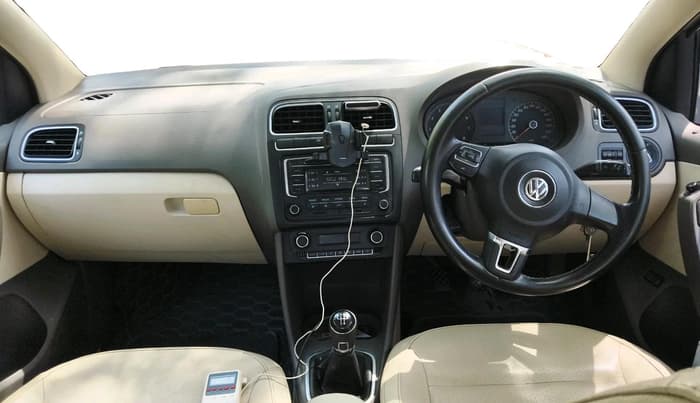 2013 Volkswagen Vento HIGHLINE 1.6 MPI, Petrol, Manual, 93,404 km, interior