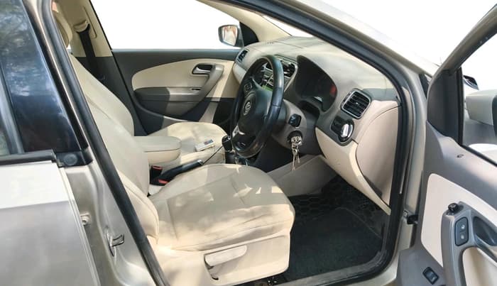 2013 Volkswagen Vento HIGHLINE 1.6 MPI, Petrol, Manual, 93,404 km, interior