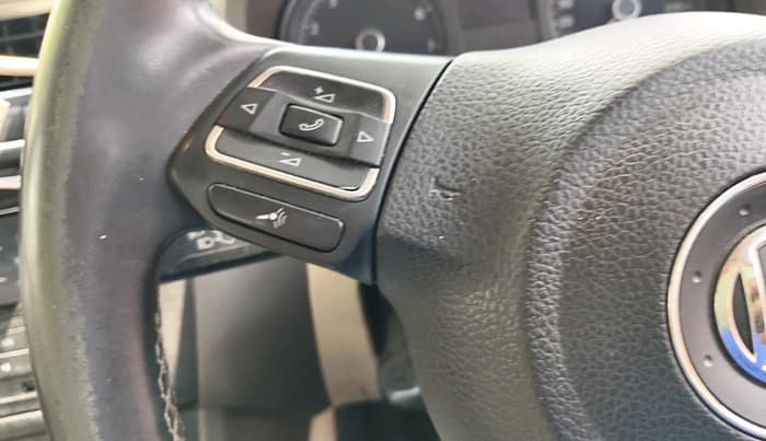 2013 Volkswagen Vento HIGHLINE 1.6 MPI, Petrol, Manual, 93,404 km, interior