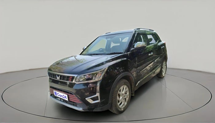 2023 Mahindra XUV300 W8 1.2 PETROL, Petrol, Manual, 21,865 km, exterior