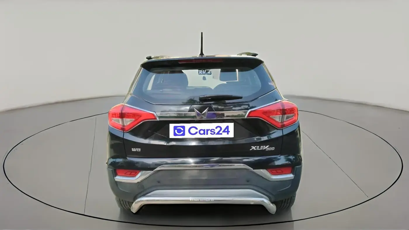 2023 Mahindra XUV300 W8 1.2 PETROL, Petrol, Manual, 21,865 km, exterior
