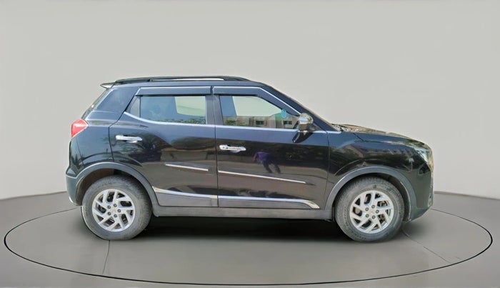 2023 Mahindra XUV300 W8 1.2 PETROL, Petrol, Manual, 21,865 km, exterior