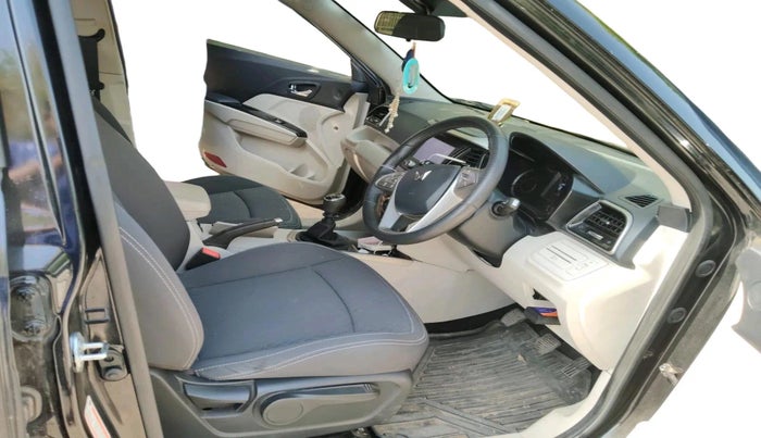 2023 Mahindra XUV300 W8 1.2 PETROL, Petrol, Manual, 21,865 km, interior