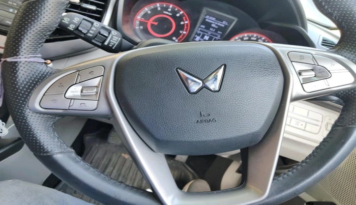2023 Mahindra XUV300 W8 1.2 PETROL, Petrol, Manual, 21,865 km, interior