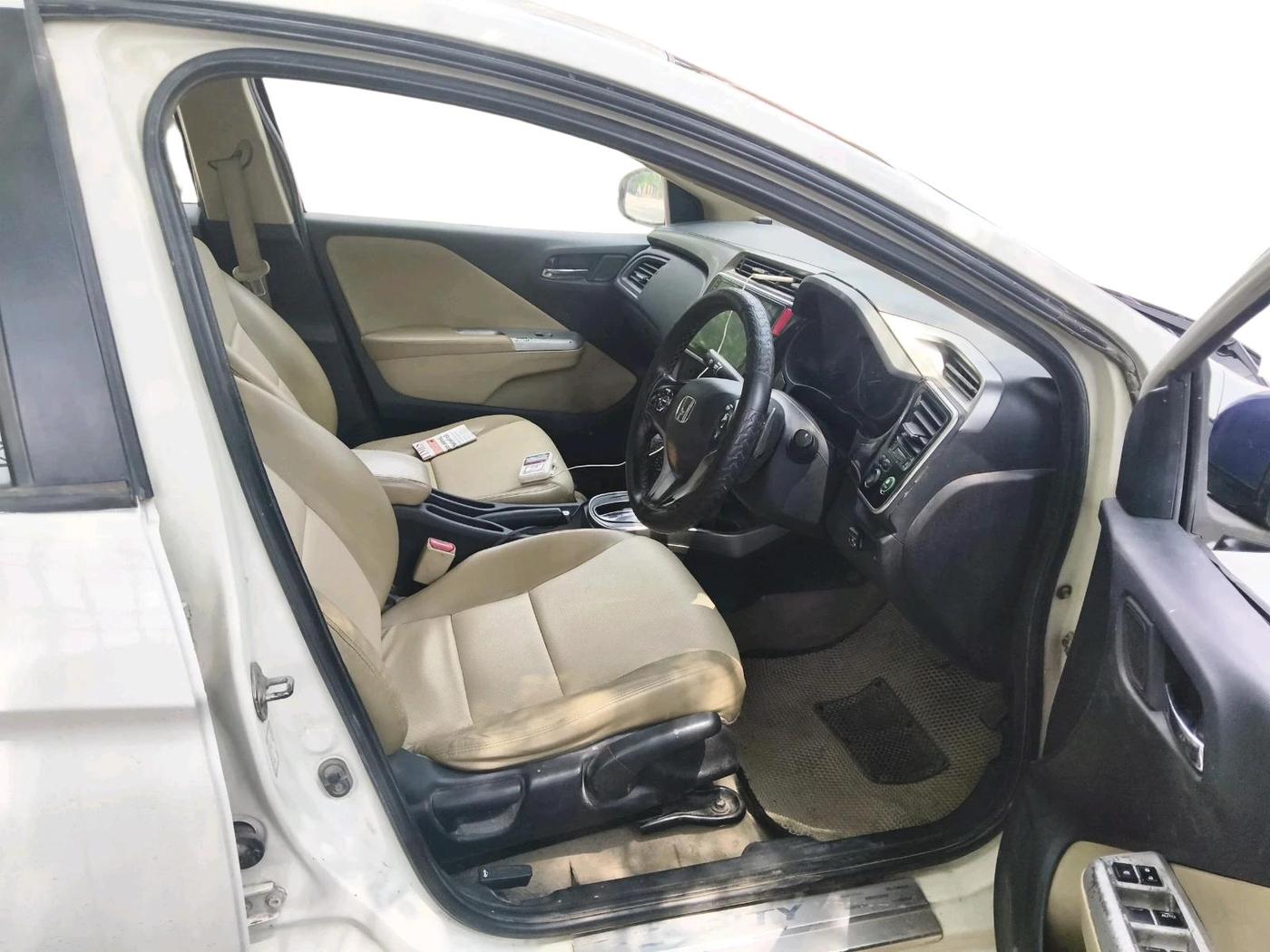 2014 Honda City 1.5L I-VTEC VX CVT, CNG, Automatic, 1,04,058 km, interior
