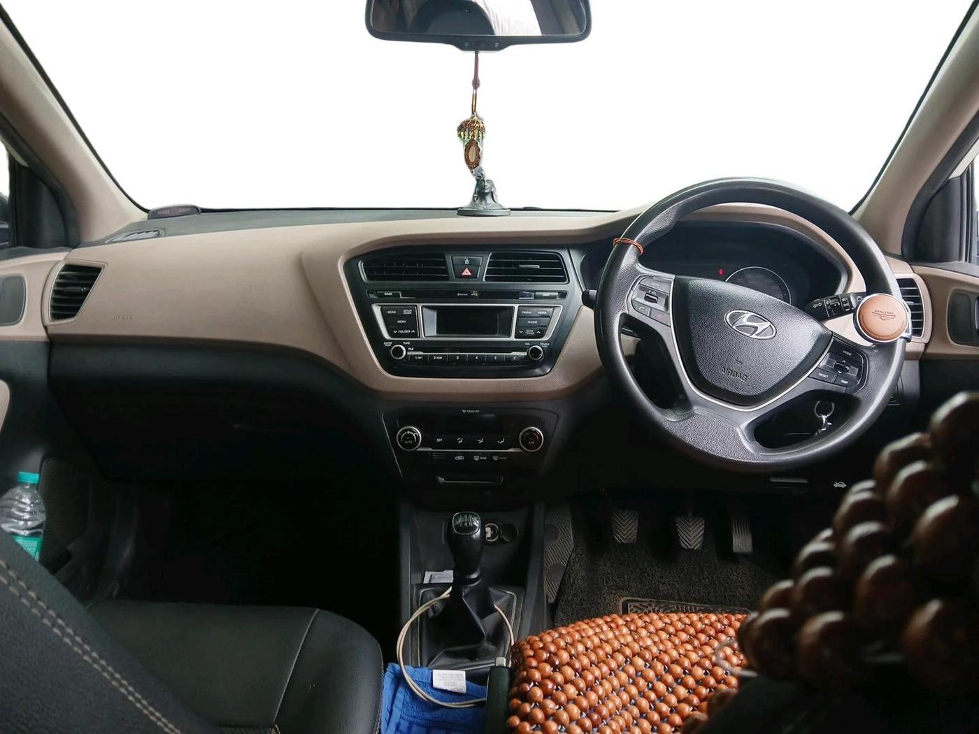 2016 Hyundai Elite i20 SPORTZ 1.2, CNG, Manual, 1,23,987 km, interior