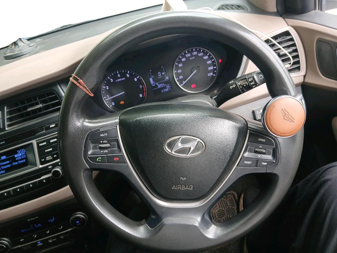 2016 Hyundai Elite i20 SPORTZ 1.2, CNG, Manual, 1,23,987 km, interior