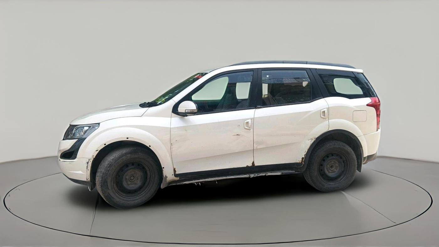 2017 Mahindra XUV500 W10 1.99, Diesel, Manual, 84,271 km, exterior